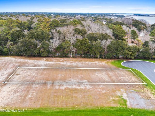 100 N Glimmering Glass Lane, Hampstead, NC 28443