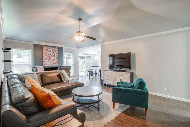 2217 Pecos Drive, Grapevine, TX 76051