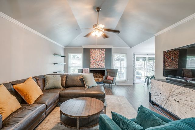 2217 Pecos Drive, Grapevine, TX 76051