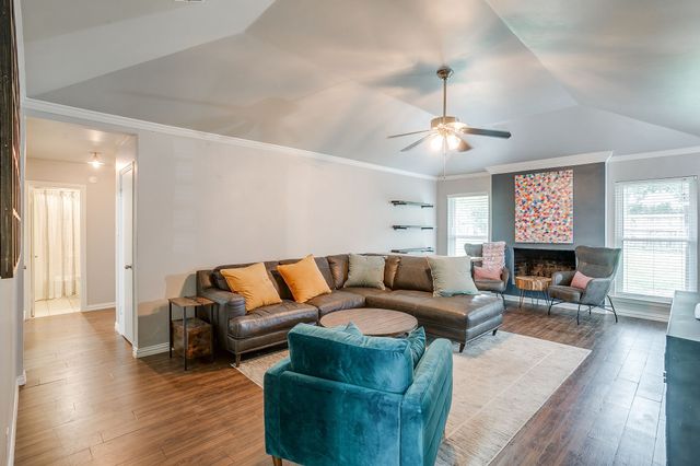 2217 Pecos Drive, Grapevine, TX 76051