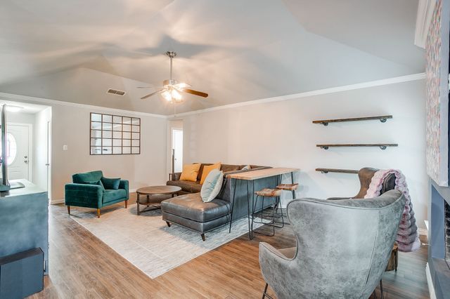 2217 Pecos Drive, Grapevine, TX 76051