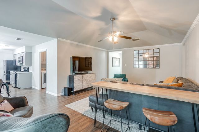 2217 Pecos Drive, Grapevine, TX 76051