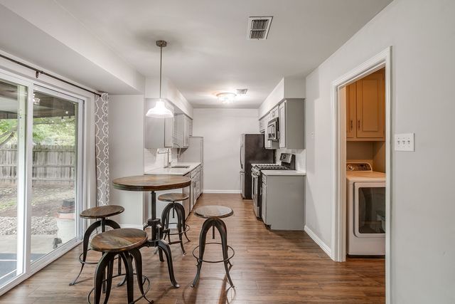 2217 Pecos Drive, Grapevine, TX 76051