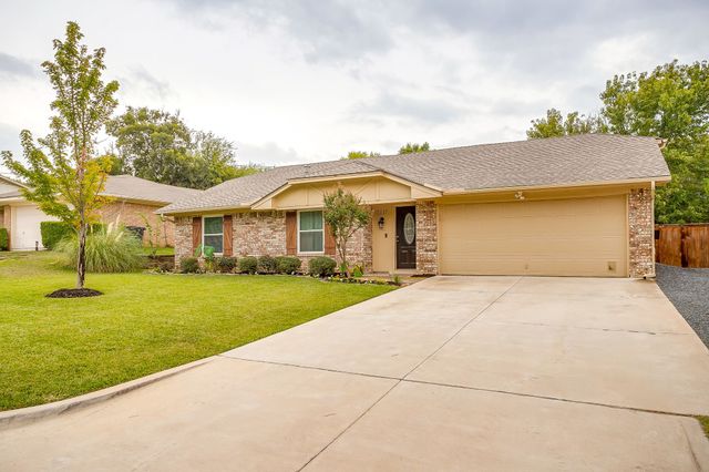 2217 Pecos Drive, Grapevine, TX 76051