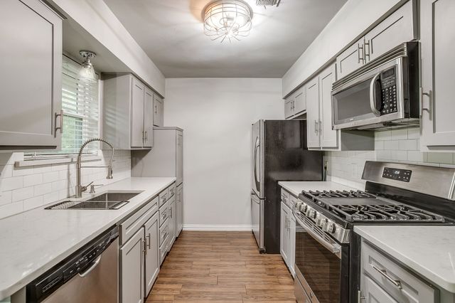 2217 Pecos Drive, Grapevine, TX 76051