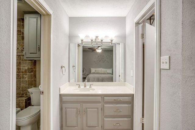 2217 Pecos Drive, Grapevine, TX 76051