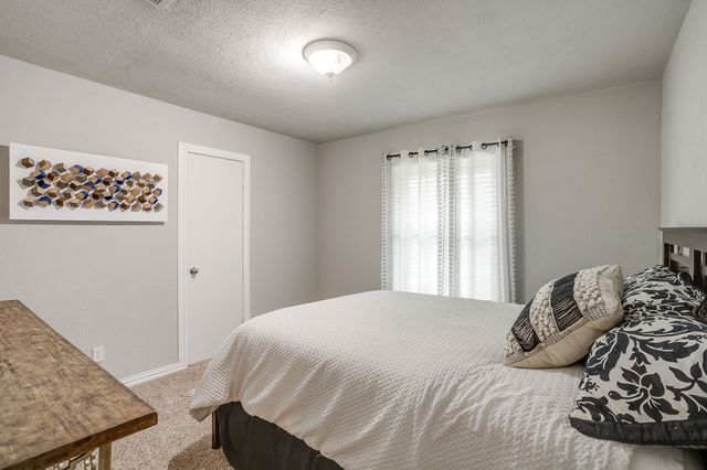 2217 Pecos Drive, Grapevine, TX 76051