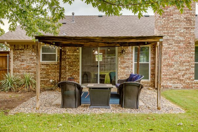 2217 Pecos Drive, Grapevine, TX 76051
