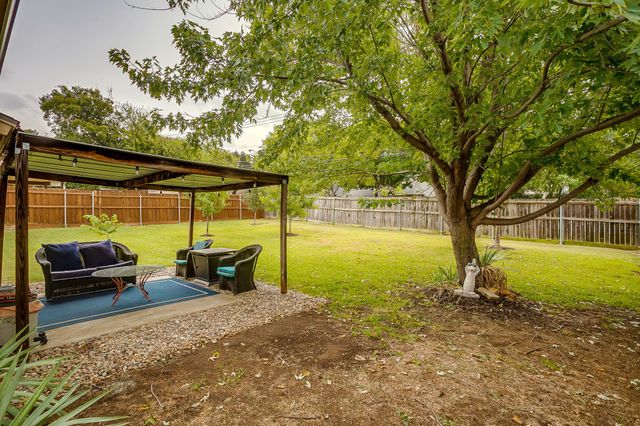 2217 Pecos Drive, Grapevine, TX 76051