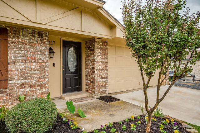 2217 Pecos Drive, Grapevine, TX 76051