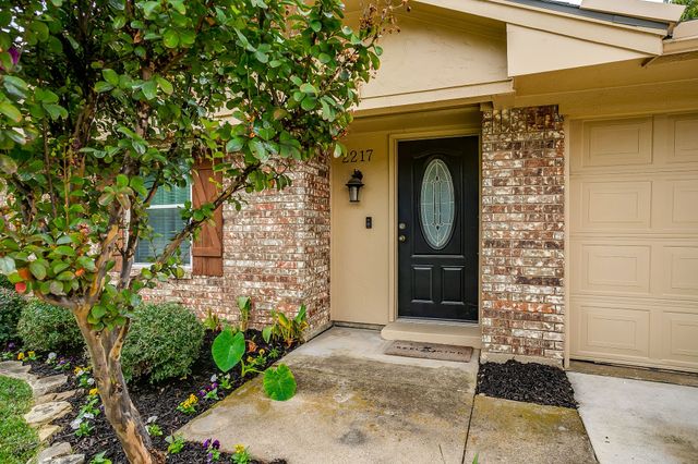 2217 Pecos Drive, Grapevine, TX 76051