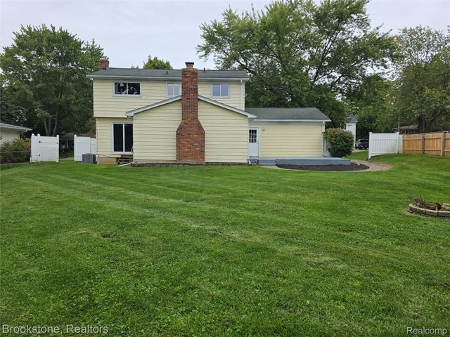 422 Old Mill Drive, Flushing, MI 48433
