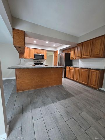 422 Old Mill Drive, Flushing, MI 48433
