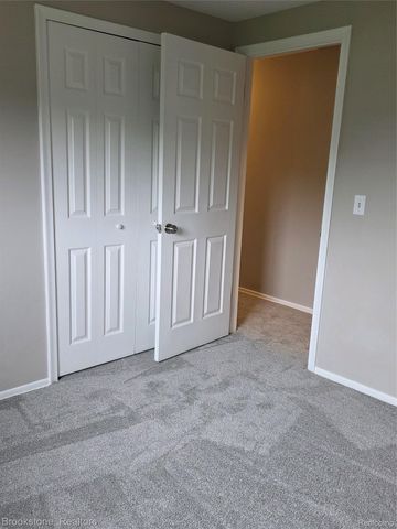 422 Old Mill Drive, Flushing, MI 48433