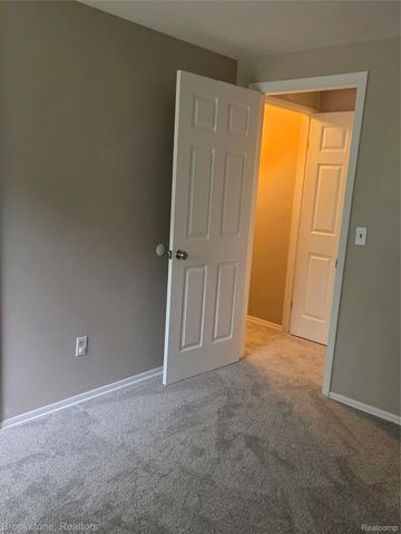 422 Old Mill Drive, Flushing, MI 48433