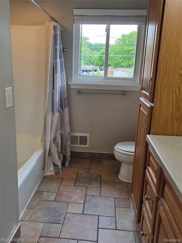 422 Old Mill Drive, Flushing, MI 48433