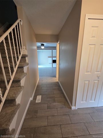 422 Old Mill Drive, Flushing, MI 48433