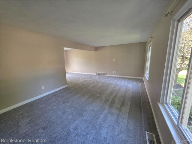422 Old Mill Drive, Flushing, MI 48433