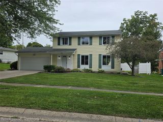 422 Old Mill Drive, Flushing, MI 48433