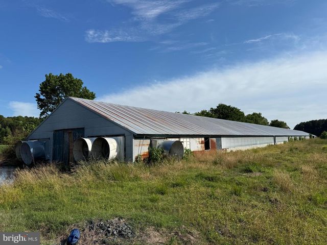 5703 NEAL PARKER RD, Withams, VA 23488