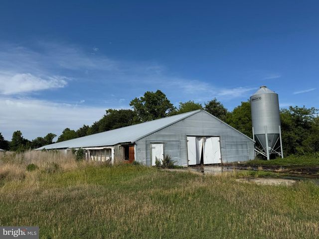 5703 NEAL PARKER RD, Withams, VA 23488