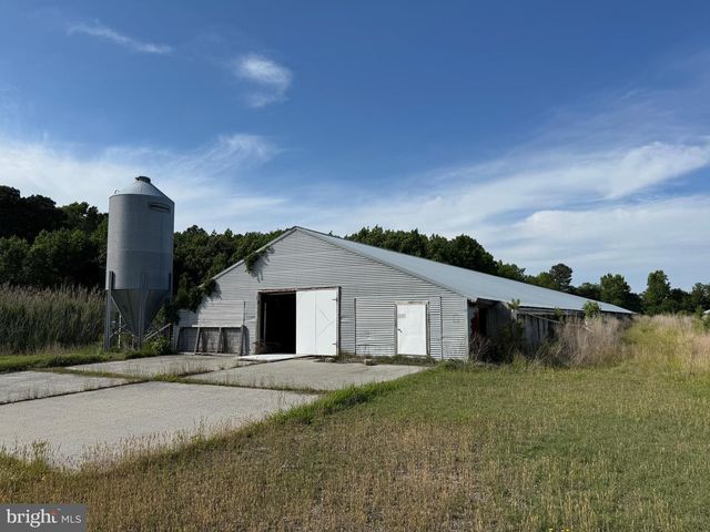 5703 NEAL PARKER RD, Withams, VA 23488
