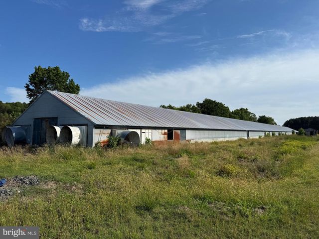 5703 NEAL PARKER RD, Withams, VA 23488