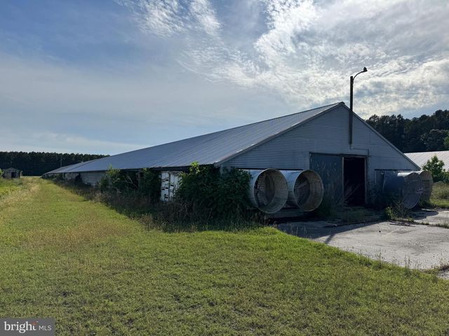 5703 NEAL PARKER RD, Withams, VA 23488