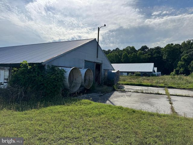 5703 NEAL PARKER RD, Withams, VA 23488