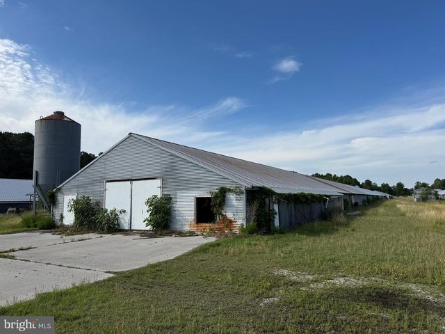 5703 NEAL PARKER RD, Withams, VA 23488
