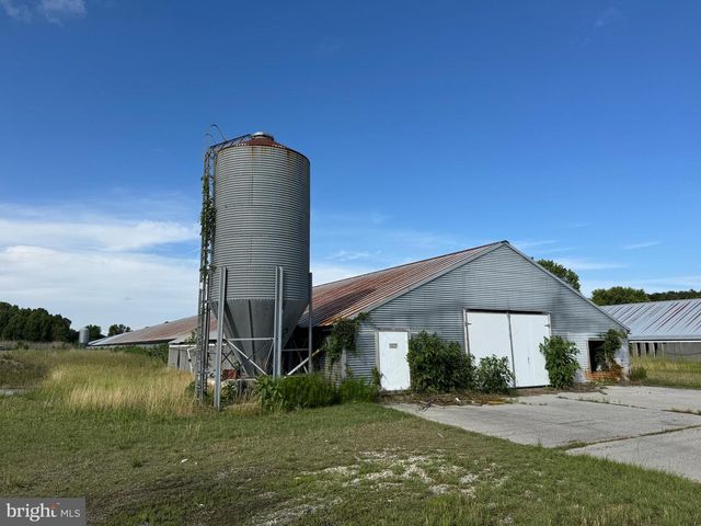 5703 NEAL PARKER RD, Withams, VA 23488