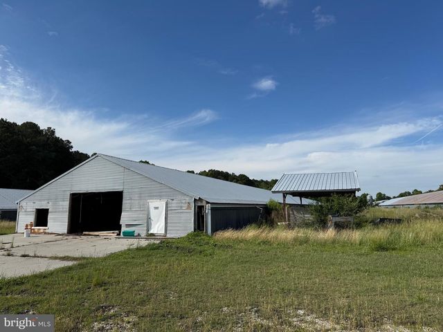 5703 NEAL PARKER RD, Withams, VA 23488