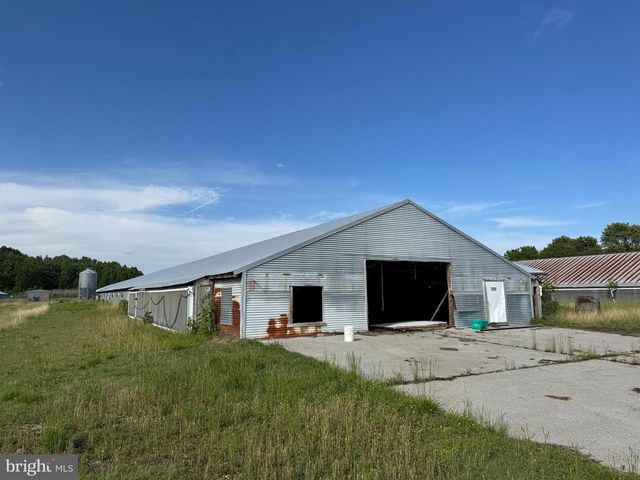 5703 NEAL PARKER RD, Withams, VA 23488