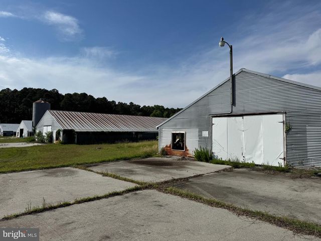 5703 NEAL PARKER RD, Withams, VA 23488