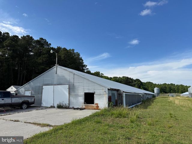 5703 NEAL PARKER RD, Withams, VA 23488