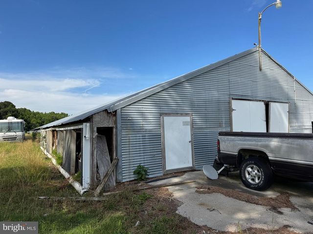 5703 NEAL PARKER RD, Withams, VA 23488