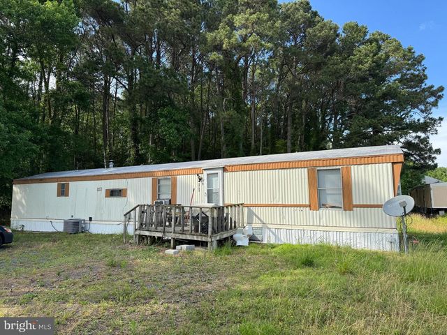 5703 NEAL PARKER RD, Withams, VA 23488