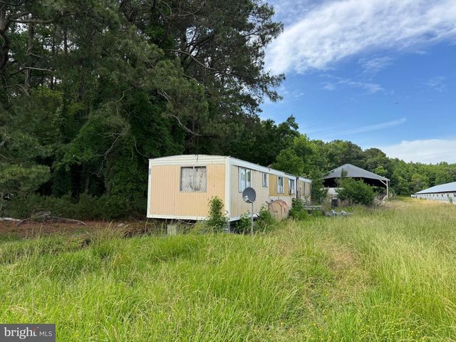 5703 NEAL PARKER RD, Withams, VA 23488