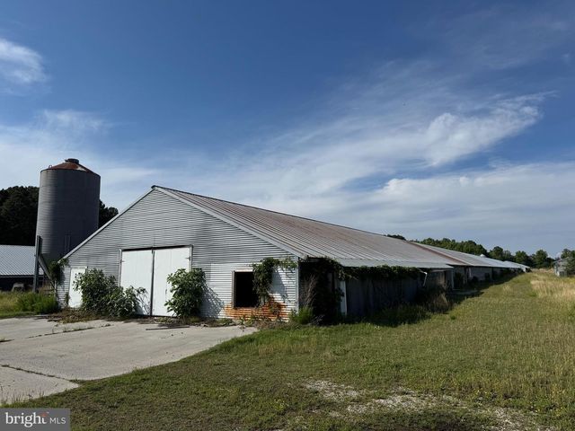 5703 NEAL PARKER RD, Withams, VA 23488