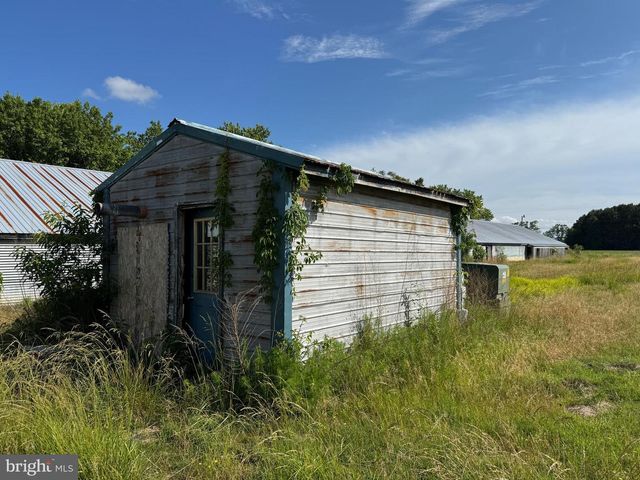 5703 NEAL PARKER RD, Withams, VA 23488