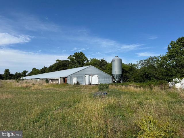 5703 NEAL PARKER RD, Withams, VA 23488