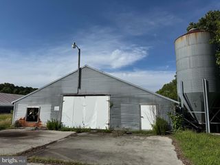 5703 NEAL PARKER RD, Withams, VA 23488