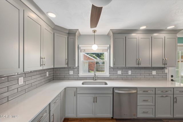2436 Goddard Road, Toledo, OH 43606