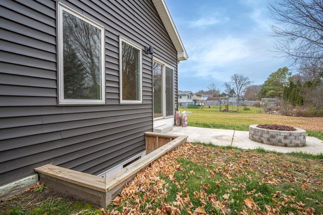 3314 W Alvina AVENUE, Greenfield, WI 53221