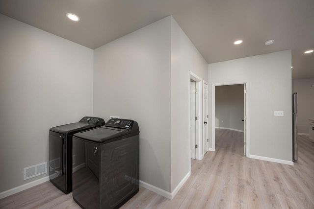 3314 W Alvina AVENUE, Greenfield, WI 53221