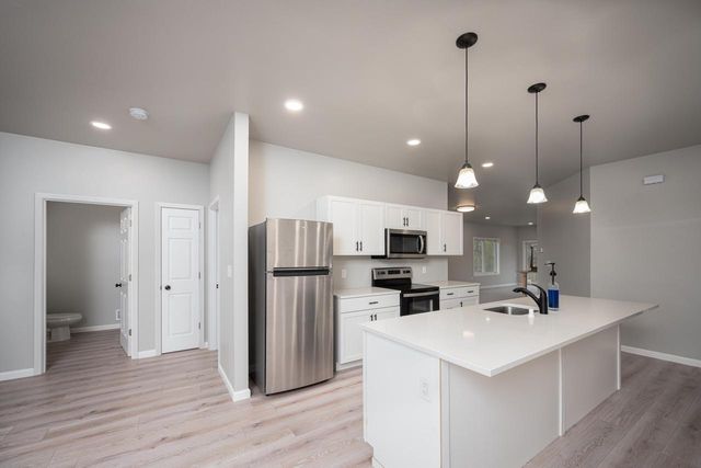 3314 W Alvina AVENUE, Greenfield, WI 53221