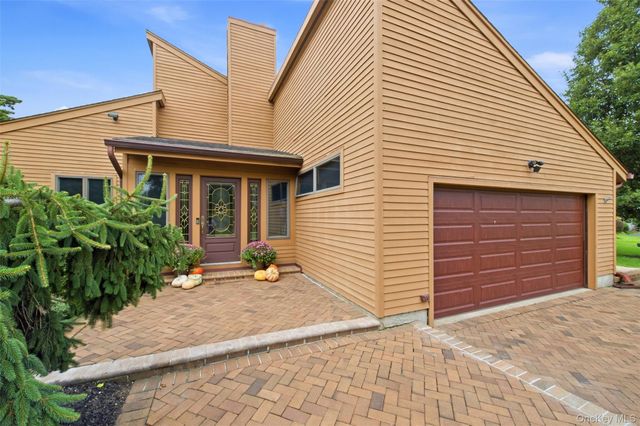 16 Bridle Path Lane, Port Jefferson, NY 11777