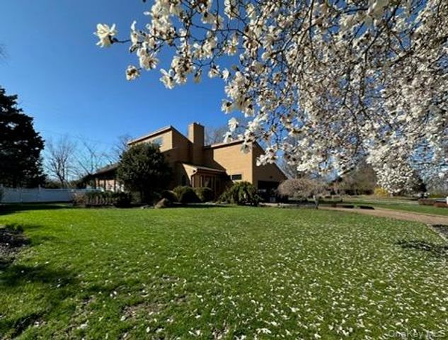 16 Bridle Path Lane, Port Jefferson, NY 11777