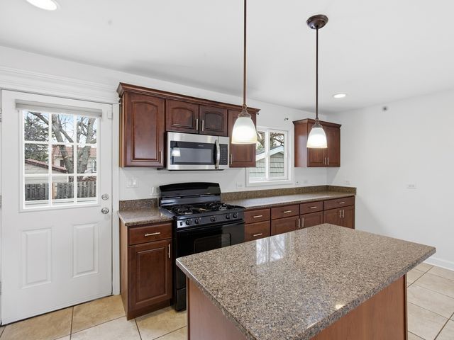 205 Fremont Avenue, Romeoville, IL 60446