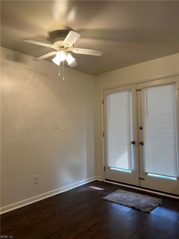 8 Butler PL, Newport News, VA 23606